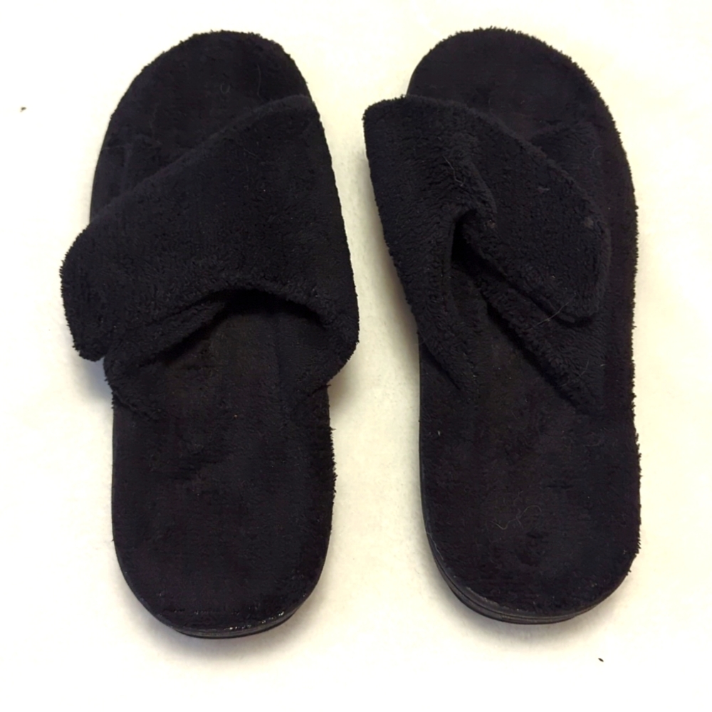 Fuzzy slippers NWOT 7 good arch